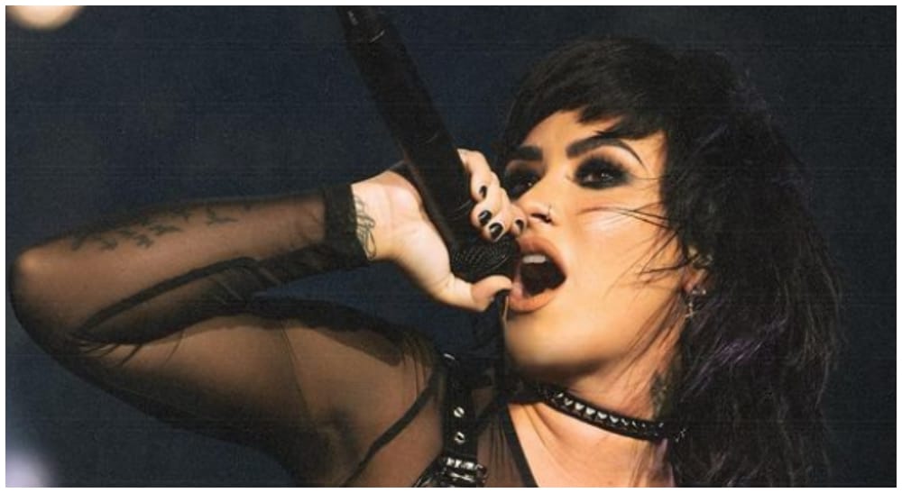 Demi Lovato Frontkick.online