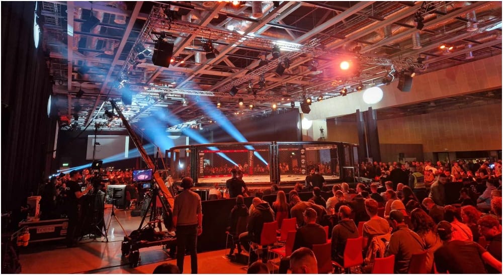 FCR 19 cage Frontkick.online