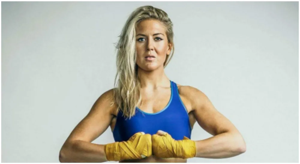 Klara Svensson boxing Frontkick.online