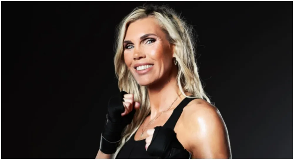 Mikaela Lauren 1 boxing Frontkick.online (1)