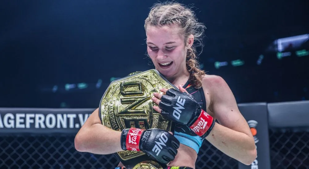 Smilla Sundell ONE Championship Muay Thai Frontkick.online