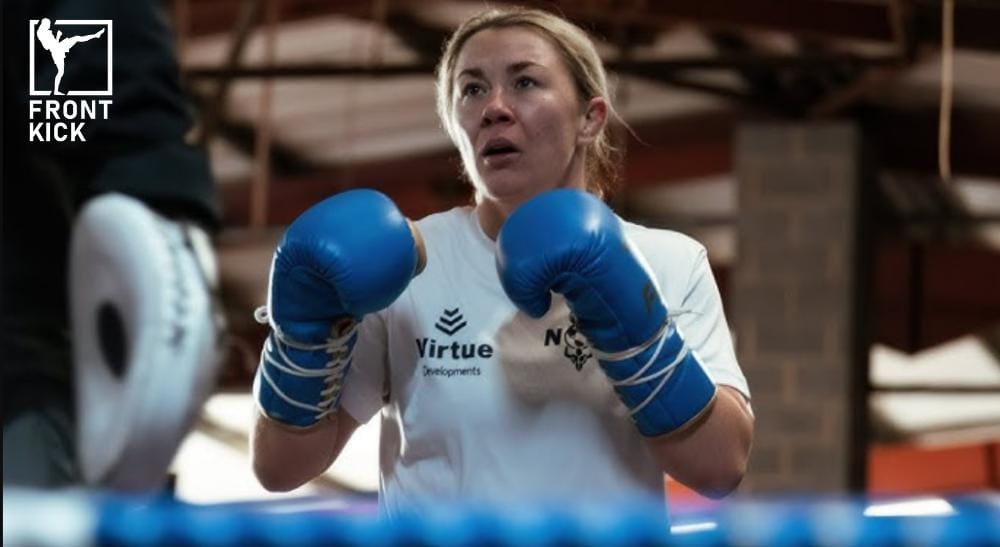 Molly McCann boxning Frontkick.online (1)