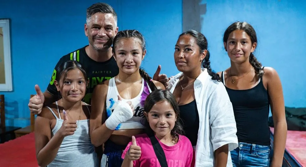 Novalie Striger Jimmy Striger Frontkick MMA thaiboxning