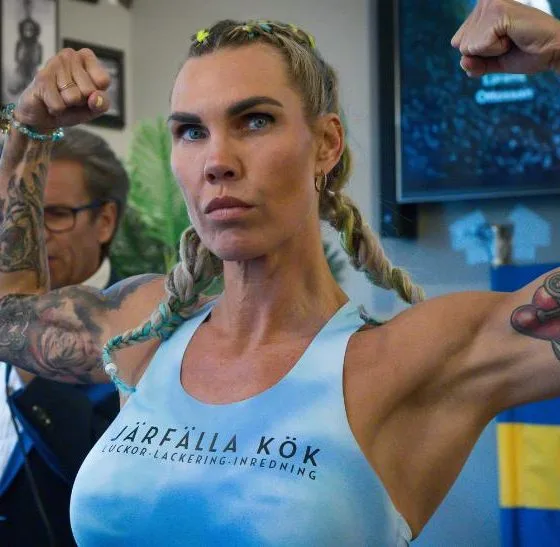 Mikaela Laurén Stockholm Fight Night Frontkick.online