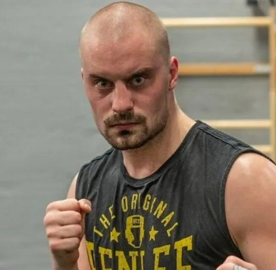 Adrian Granat intervju 2026 Frontkick.online