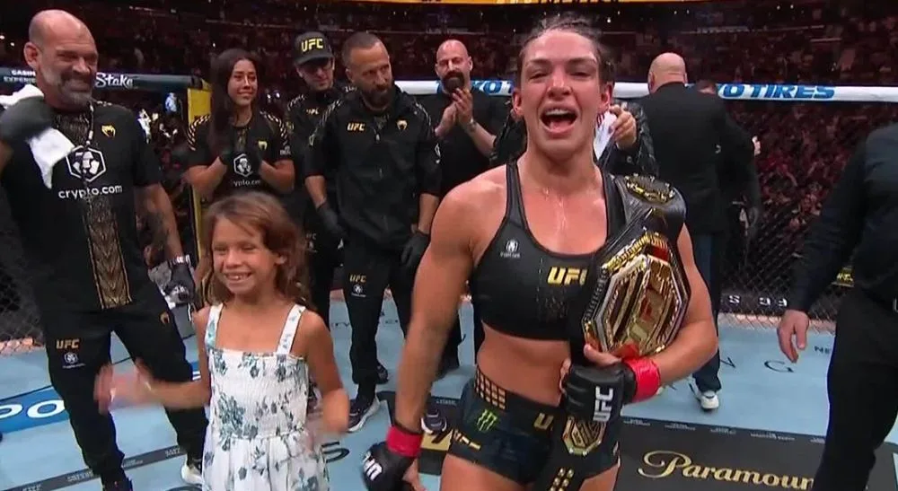 Frontkick Mackenzie Dern UFC 330 Gillian Robertson